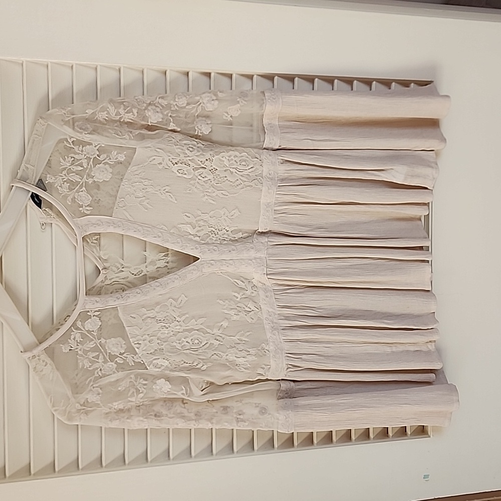 American Eagle lace top cream size xs